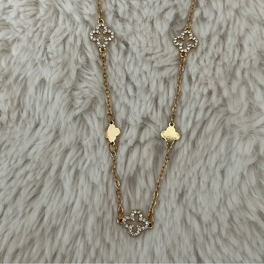 NEW Altar’d State Arula Clover Statement Necklace - Picture 5 of 7